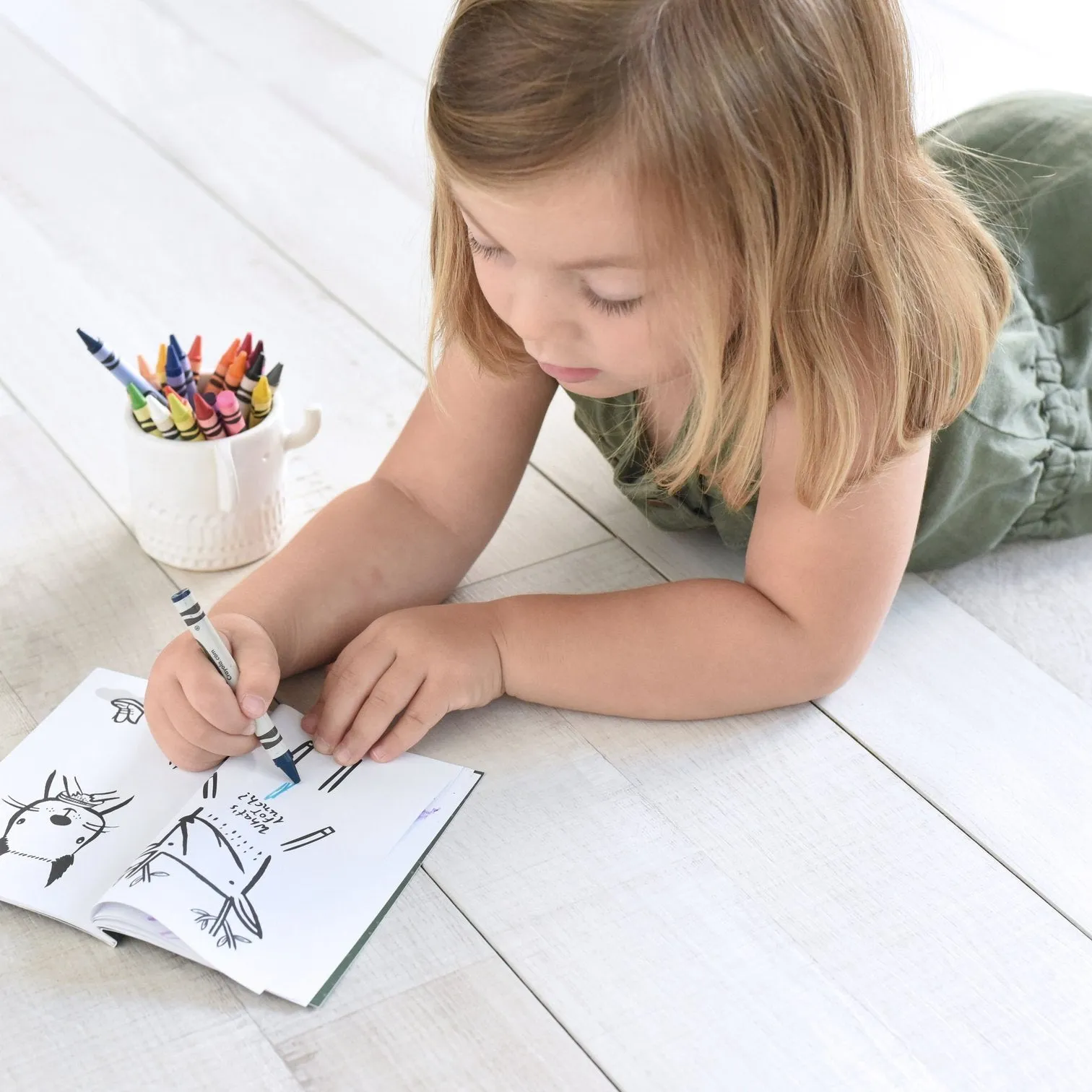 ACTIVITY BOOK: 32 WAYS TO DRESS NORDIC ANIMALS