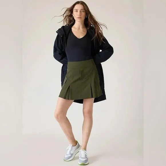 Athleta Endless Cargo Skort NWT olive green size 10