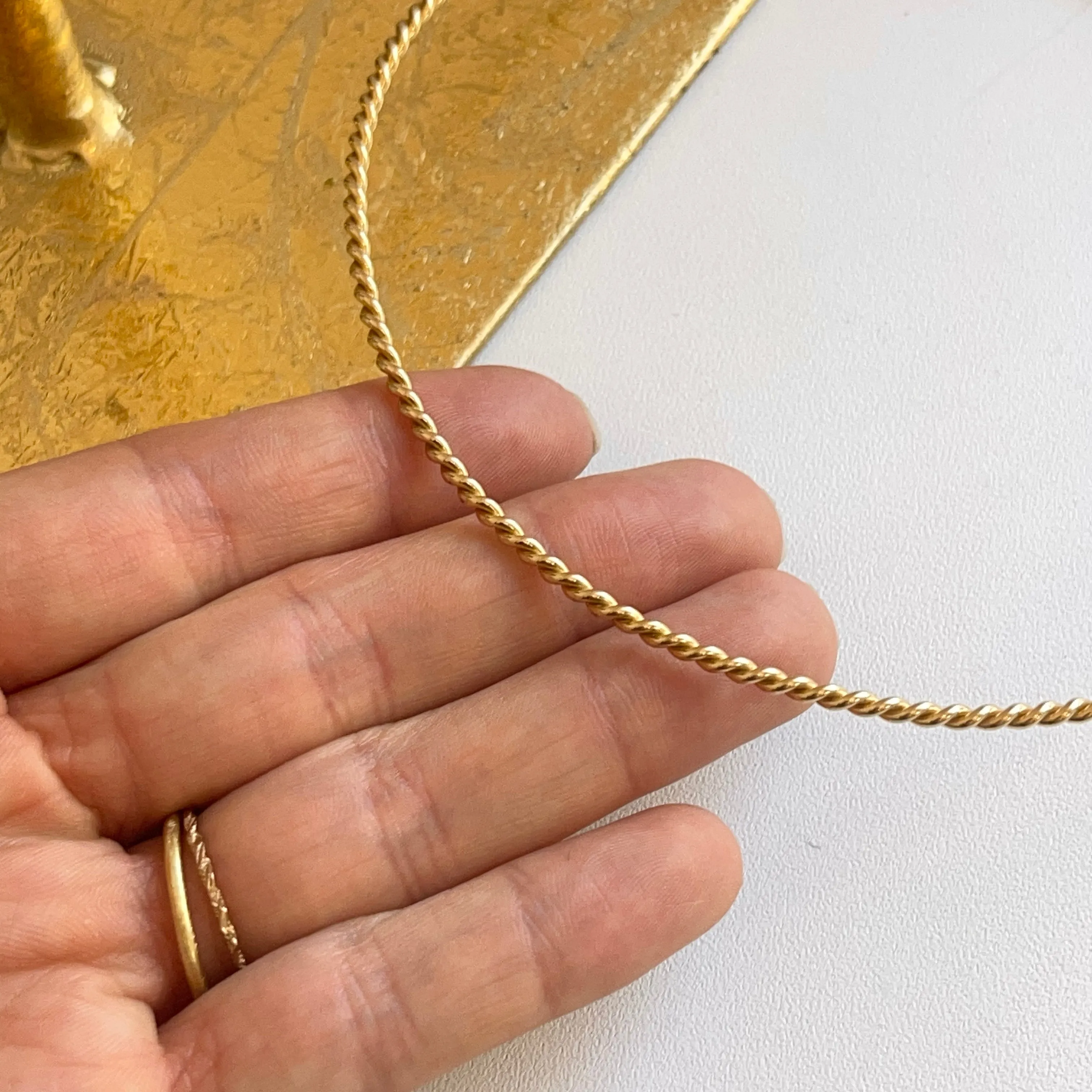 Estate 14KT Yellow Gold Twisted Tube Round Collar Necklace