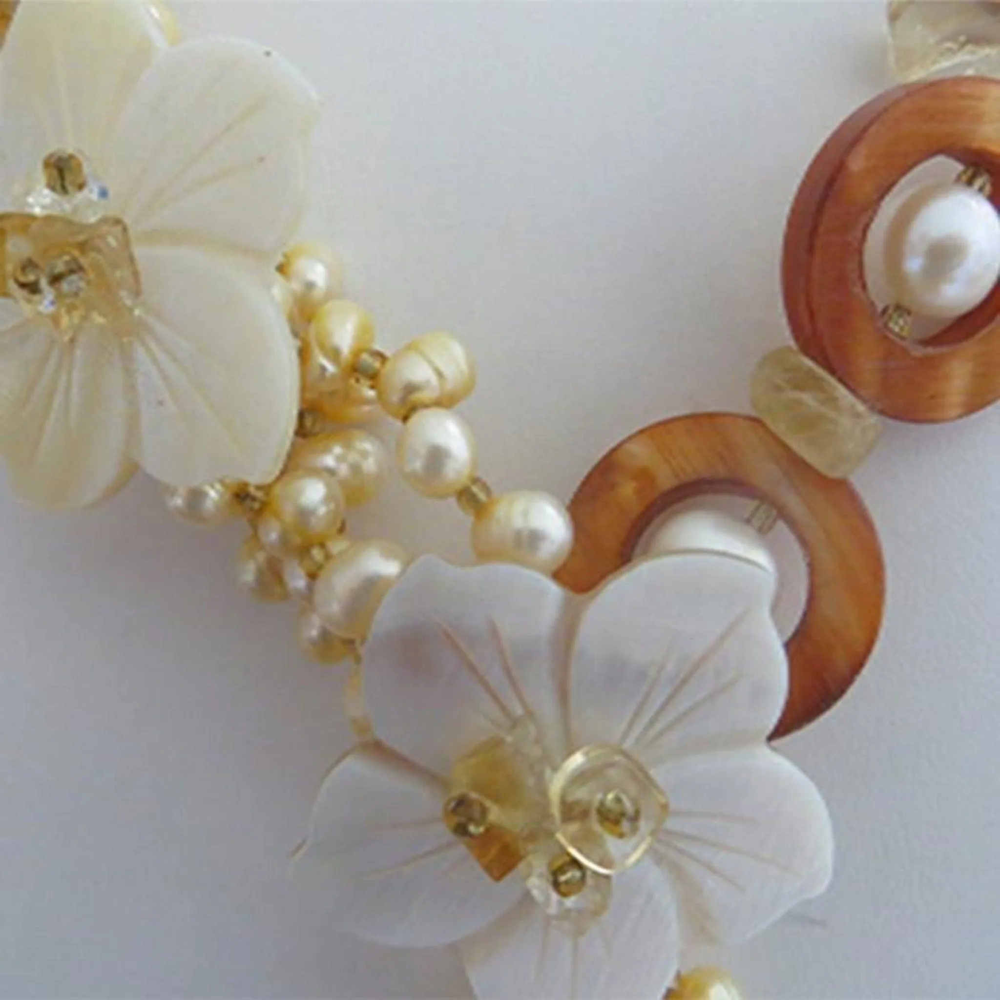 Flores Pearl Necklace
