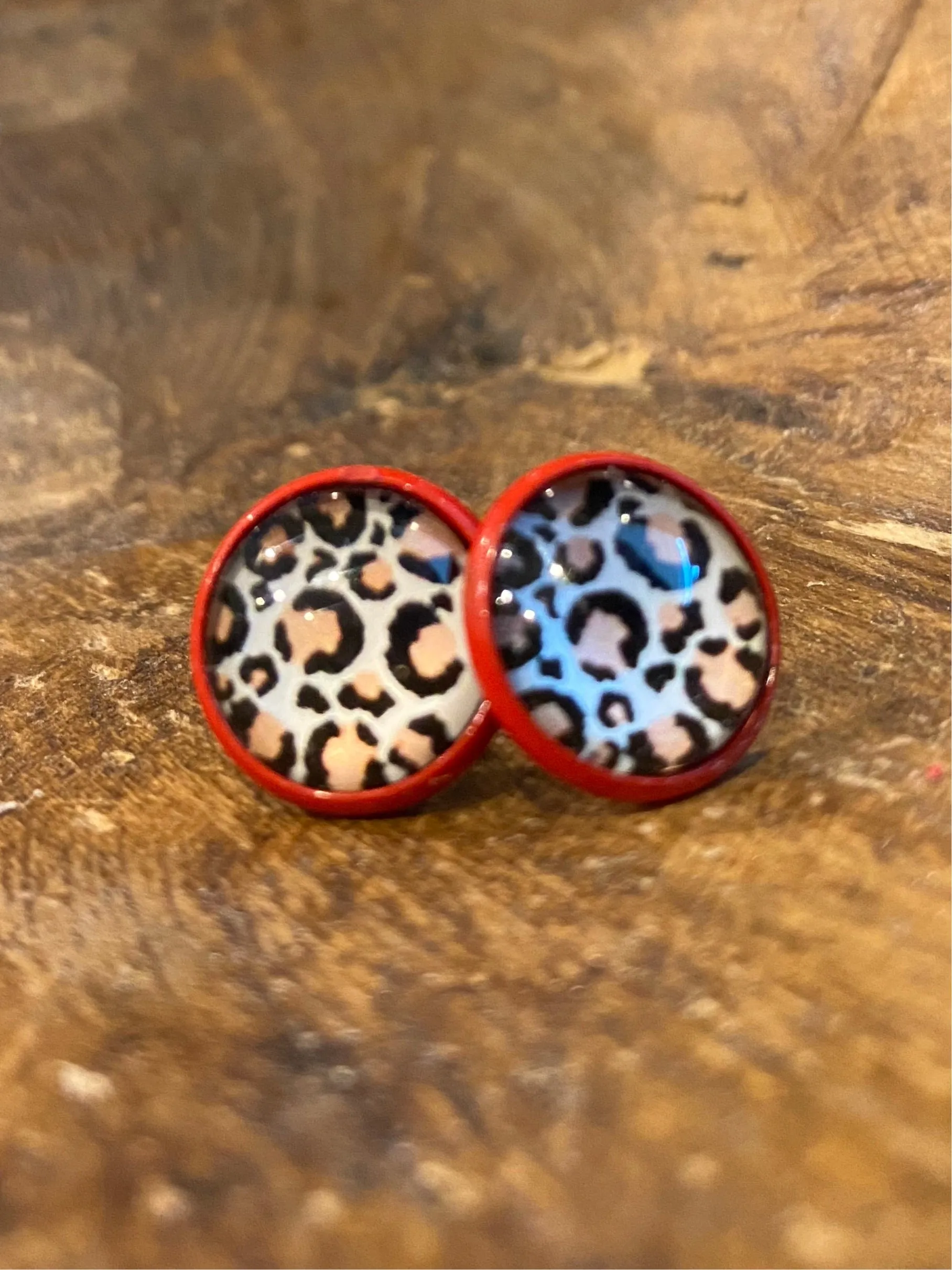 Leopard in Red Lightweight Studs