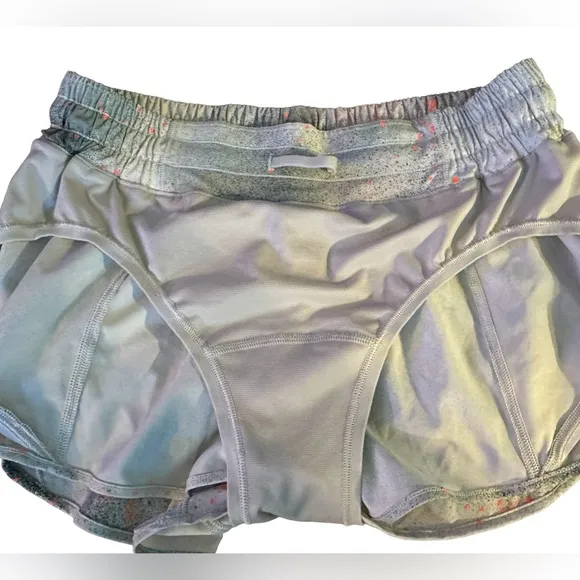 Lululemon Women’s 8 Hotty Hot Low-Rise Short 2.5”
