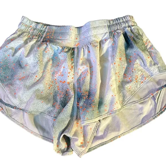 Lululemon Women’s 8 Hotty Hot Low-Rise Short 2.5”