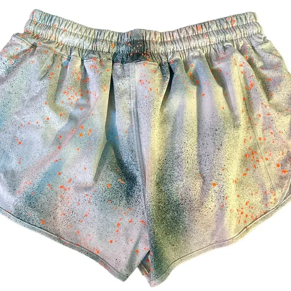 Lululemon Women’s 8 Hotty Hot Low-Rise Short 2.5”