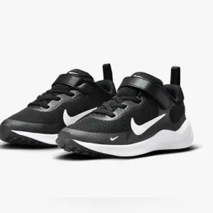 Nike Revolution 7 NEW IN BOX black and white childrens size 9