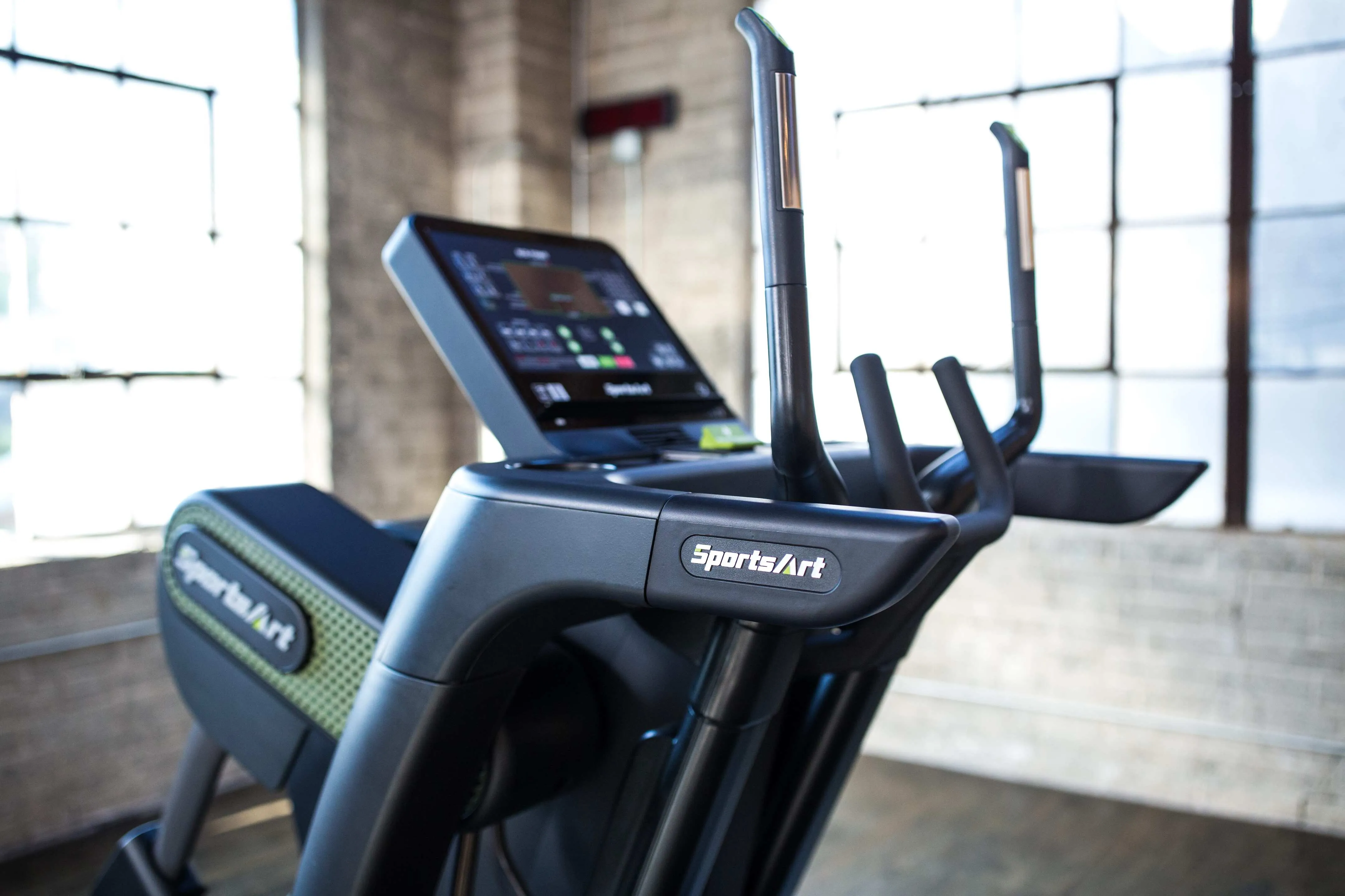 SportsArt Verso Status Eco-Powr Cross Trainer G886-1