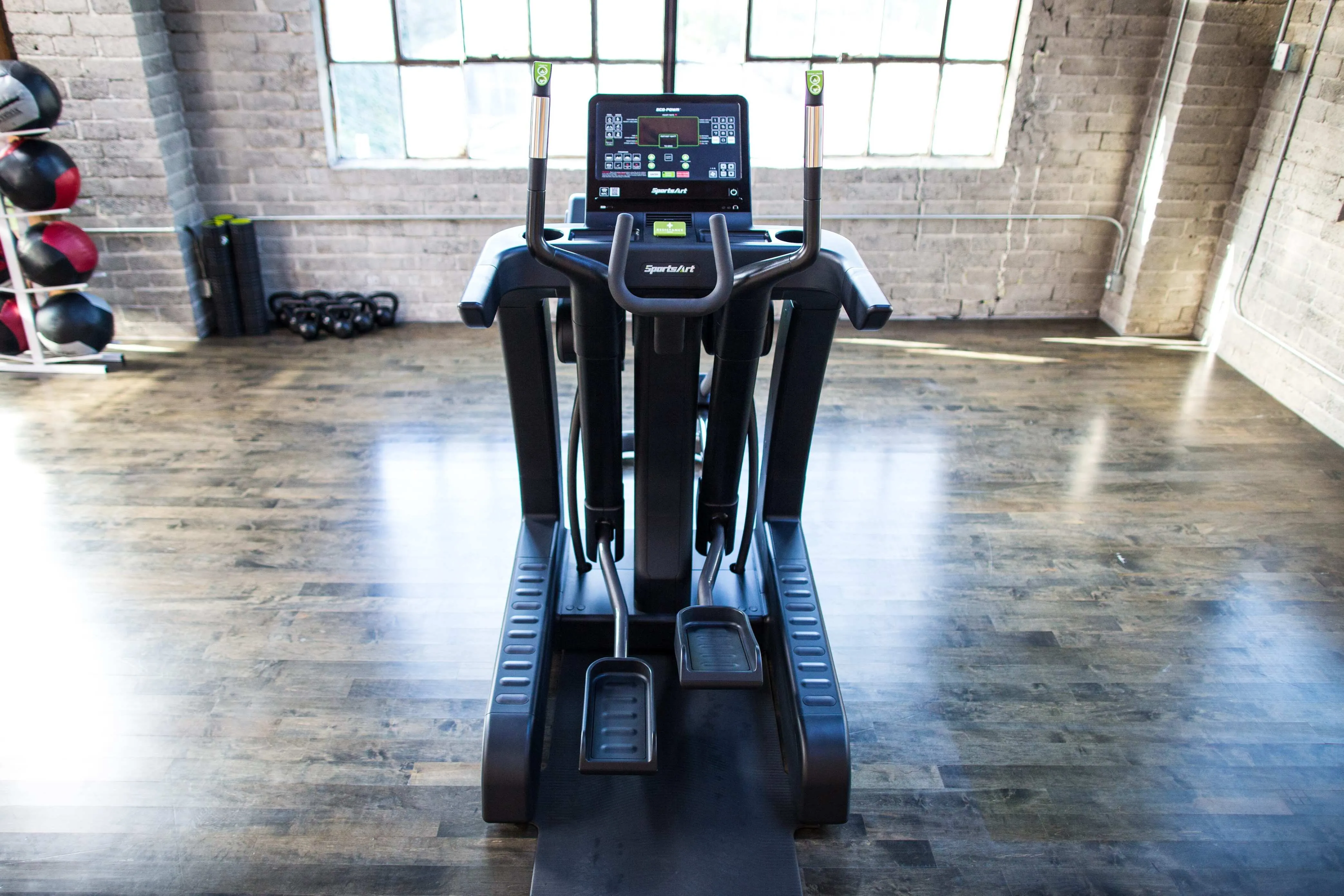 SportsArt Verso Status Eco-Powr Cross Trainer G886-1