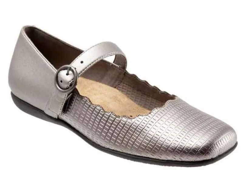 Trotters Sugar - Women's Flat