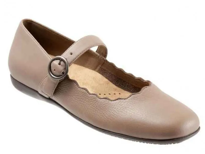 Trotters Sugar - Women's Flat