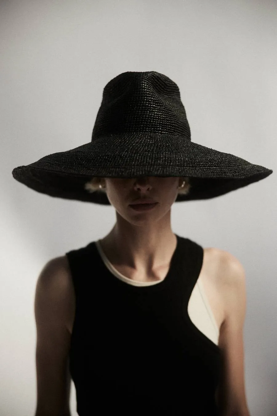 Waverly Hat in Black