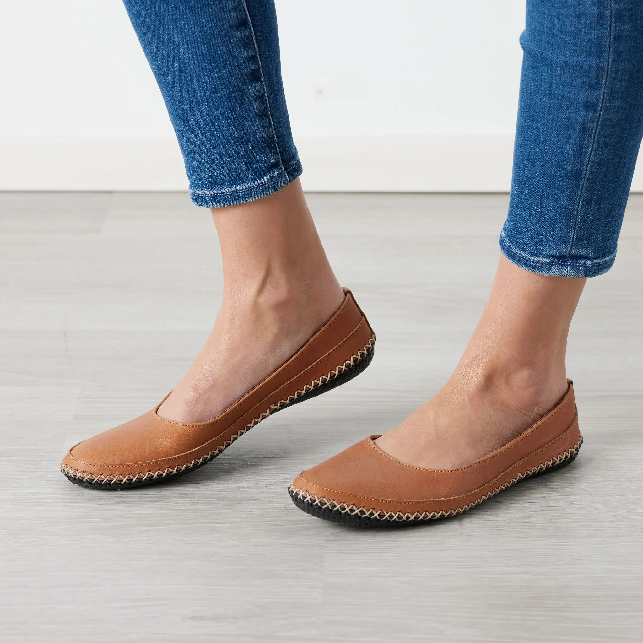 Women’s Relax Skipper: Tan